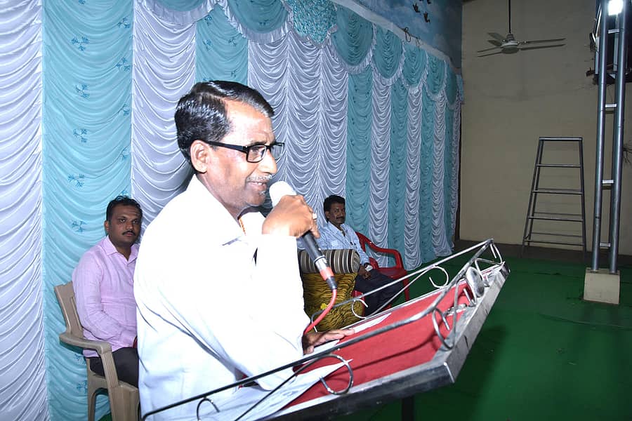 ಬಬಲಾದ ಮಠದಲ್ಲಿ ಏರ್ಪಡಿಸಿದ್ದ ಕಾರ್ಯಕ್ರಮದಲ್ಲಿ ಬಸವರಾಜ ತಂಬೂರಿ ಮಾತನಾಡಿದರು