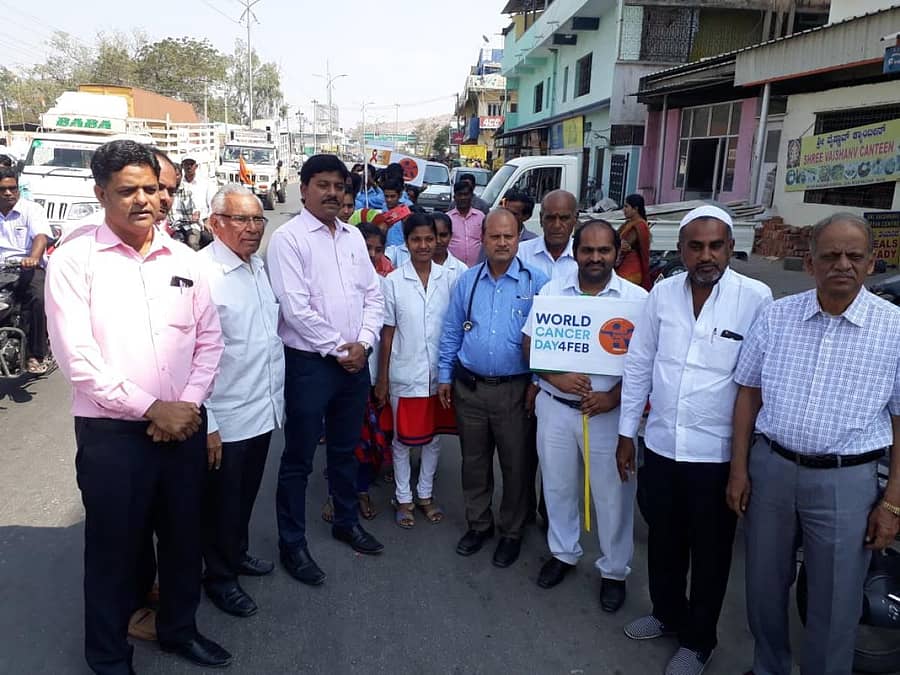 ರಾಯಚೂರಿನಲ್ಲಿ ವಿಶ್ವ ಕ್ಯಾನ್ಸರ್ ದಿನಾಚರಣೆ ನಿಮಿತ್ತ ಎಂ.ಕೆ.ಭಂಡಾರಿ ಪಿನ್ಯಾಕಲ್ ಕೇಂದ್ರದ ವತಿಯಿಂದ ಬುಧವಾರ ಜಾಗೃತಿ ಜಾಥಾ ನಡೆಸಲಾಯಿತು