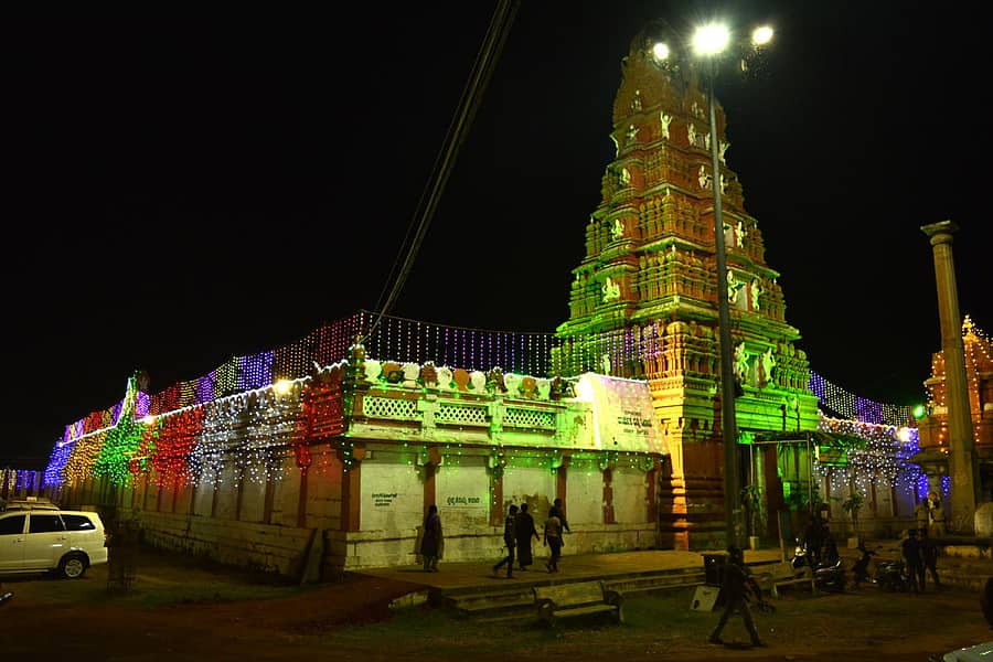 ಹಳೇ ಯಡತೊರೆ ವಿದ್ಯುತ್ ದೀಪಾಲಂಕಾರದಿಂದ ಕಂಗೊಳಿಸಿದ ಅರ್ಕೇಶ್ವರ ಸ್ವಾಮಿ ದೇವಸ್ಥಾನ