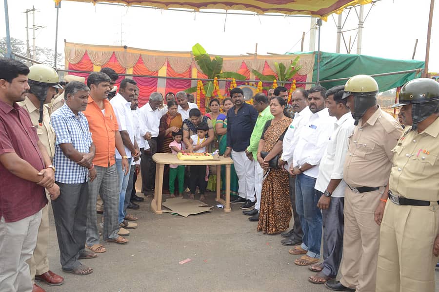 ಪಿಎಸ್ಐ ಜಗದೀಶ್ ವೃತ್ತದಲ್ಲಿ ಅವರ ಜನ್ಮದಿನಾಚರಣೆ ನಡೆಯಿತು