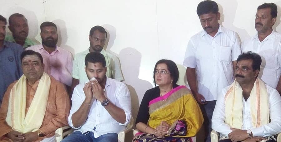 ನಾಗಮಂಗಲ ತಾಲ್ಲೂಕಿನ ಆದಿಚುಂಚನಗಿರಿ ಕ್ಷೇತ್ರಕ್ಕೆ ಭೇಟಿ ನೀಡಿದ ಸುಮಲತಾ ಸುದ್ದಿಗಾರರೊಂದಿಗೆ ಮಾತನಾಡಿದರು