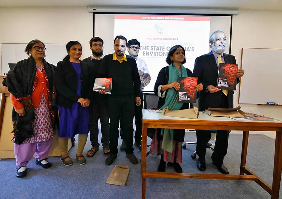 ಸಿಎಸ್ಇ ಸಿದ್ಧಪಡಿಸಿದ ಅಧ್ಯಯನ ವರದಿ ‘ಭಾರತ ಪರಿಸರದ ಪ್ರಸ್ತುತ ಸ್ಥಿತಿಗತಿ’ ಯನ್ನು ಸುಪ್ರೀಂಕೋರ್ಟ್ನ ನಿವೃತ್ತ ನ್ಯಾಯಮೂರ್ತಿ ಮದನ್ ಬಿ. ಲೋಕೂರ್ ಬಿಡುಗಡೆ ಮಾಡಿದರು.