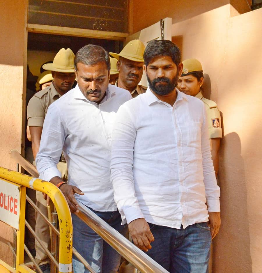 ಶಾಸಕ ಗಣೇಶರನ್ನು ಪೊಲೀಸರು ಗುರುವಾರ ರಾಮನಗರ ನ್ಯಾಯಾಲಯದಿಂದ ಕರೆದೊಯ್ದರು