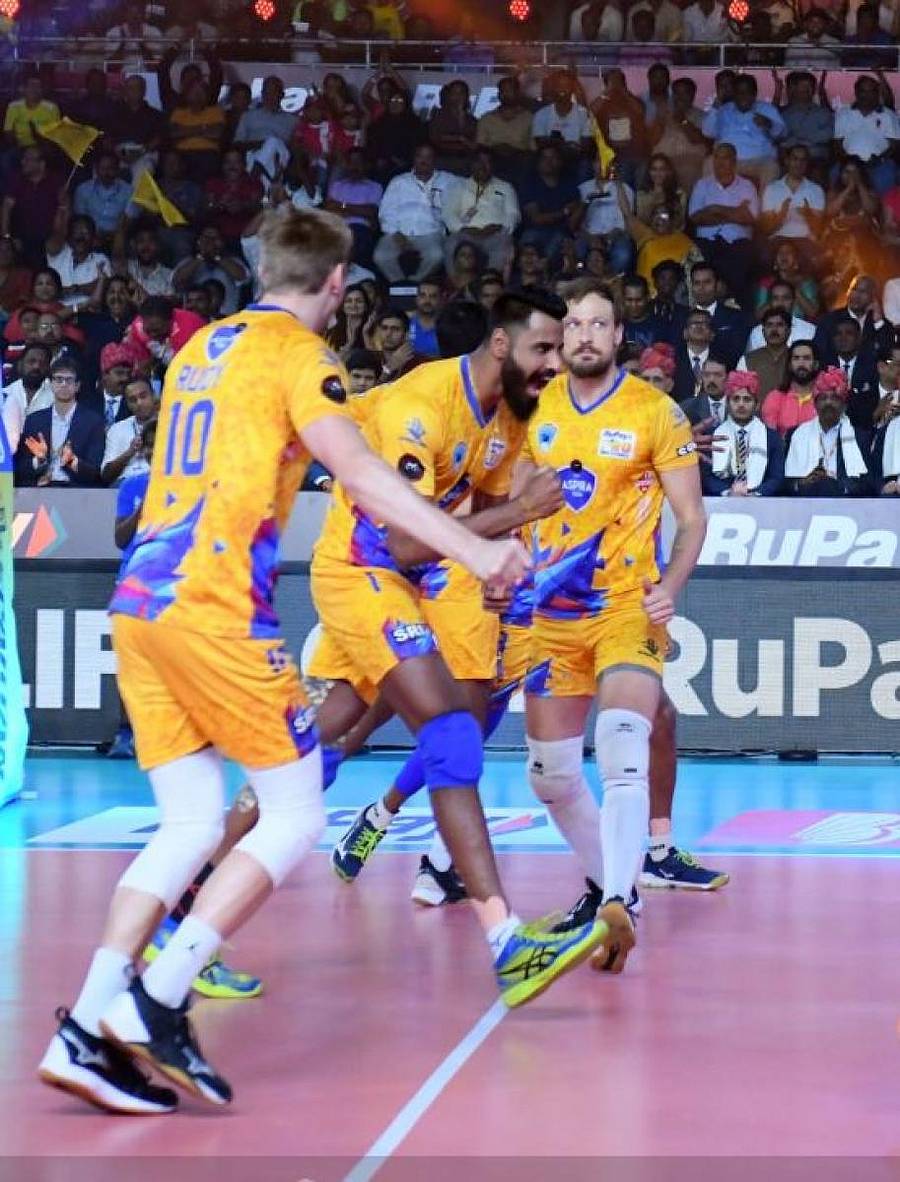 ಪಾಯಿಂಟ್ ಗಳಿಸಿ ಸಂಭ್ರಮಿಸಿದ ಚೆನ್ನೈ ಸ್ಪಾರ್ಟನ್ಸ್ ತಂಡದ ಆಟಗಾರರು