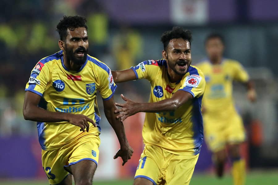 ಸಿ.ಕೆ.ವಿನೀತ್ (ಎಡ)