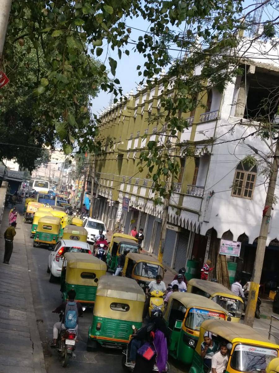 ಪಾದರಾಯನಪುರ ಮುಖ್ಯರಸ್ತೆ
