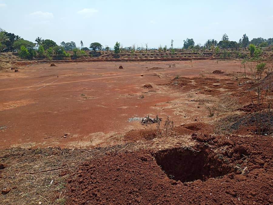 ಬೆಳಗಾವಿ ತಾಲ್ಲೂಕಿನ ಕಡೋಲಿಯಲ್ಲಿರುವ ಕೆರೆ ಸಂಪೂರ್ಣ ಬರಿದಾಗಿದೆ