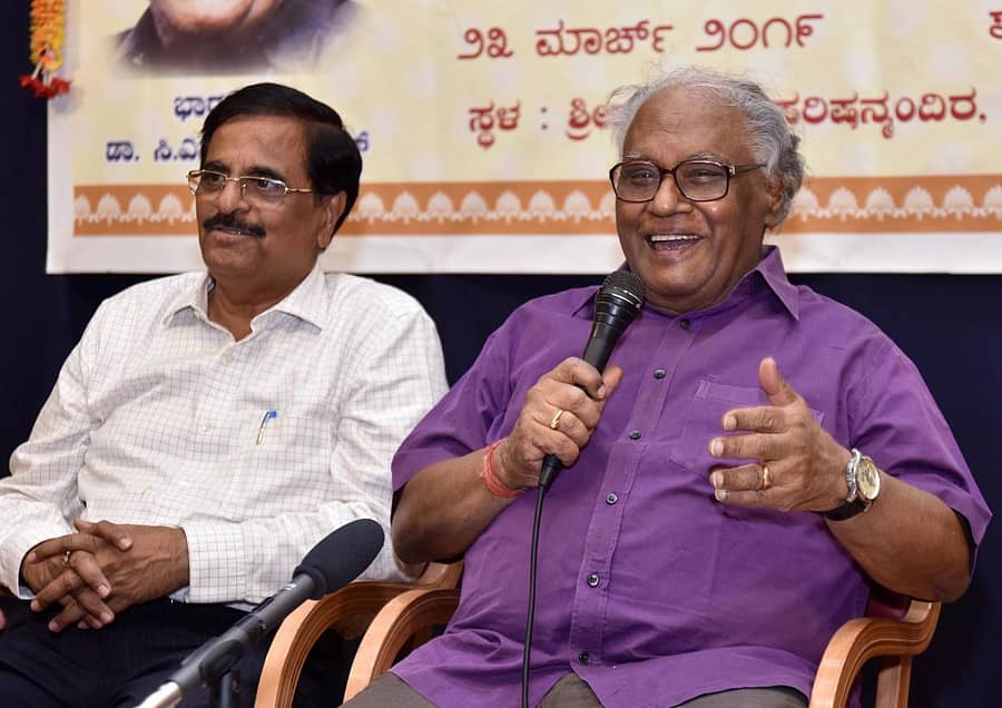 ಕಾರ್ಯಕ್ರಮದಲ್ಲಿ ಸಿ.ಎನ್.ಆರ್.ರಾವ್ ಮಾತನಾಡಿದರು. ಕನ್ನಡ ಸಾಹಿತ್ಯ ಪರಿಷತ್ತಿನ ಅಧ್ಯಕ್ಷ ಮನು ಬಳಿಗಾರ್ ಇದ್ದರು.-ಪ್ರಜಾವಾಣಿ ಚಿತ್ರ