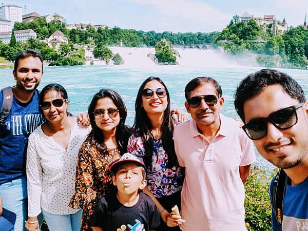 ನಯಾಗರದ ಎದುರು ನಾವೆಲ್ಲ...