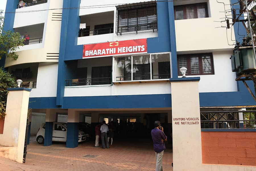 ಲಿಫ್ಟ್ನೊಳಗೆ ಸಿಲುಕಿ ಬಾಲಕ ಮೃತಪಟ್ಟಿರುವ ಮಂಗಳೂರಿನ ಚಿಲಿಂಬಿಯ ಭಾರತಿ ಹೈಟ್ಸ್ ಅಪಾರ್ಟ್ಮೆಂಟ್.