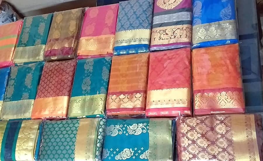 ಇಲ್ಲಿನ ನೇಕಾರರು ನೇಯ್ದಿರುವ ಸೀರೆಗಳು