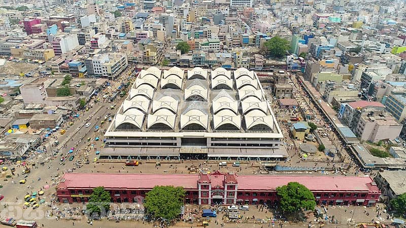 ತೆರವು ಕಾರ್ಯಾಚರಣೆಯ ಬಳಿಕ ಕೆ.ಆರ್.ಮಾರುಕಟ್ಟೆ ಪ್ರಾಂಗಣದ ಪಕ್ಷಿನೋಟ –ಪ್ರಜಾವಾಣಿ ಚಿತ್ರಗಳು/ ಆನಂದ ಭಕ್ಷಿ