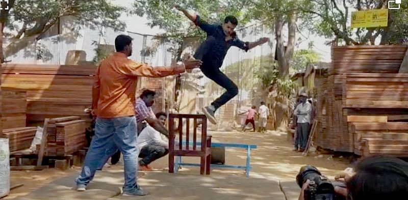 ಹೊಡೆದಾಟ ದೃಶ್ಯ ಚಿತ್ರೀಕರಣ ವೇಳೆ ಕಿಕ್ ಮಾಡಲು ಮೇಲಕ್ಕೆ ಜಿಗಿದ ದೃಶ್ಯ.