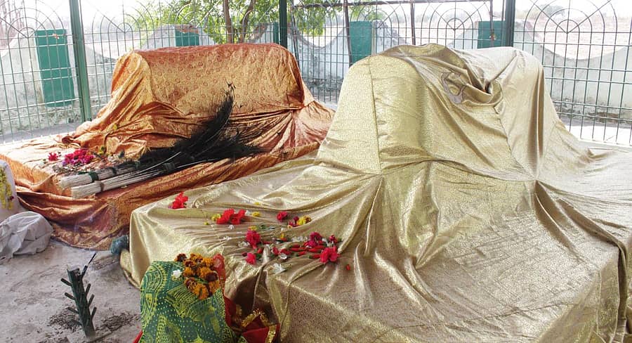 ಮಿಶ್ರಿಕೋಟಿ ಗ್ರಾಮದ ಹೊರವಲಯದಲ್ಲಿರುವ ದರ್ಗಾ