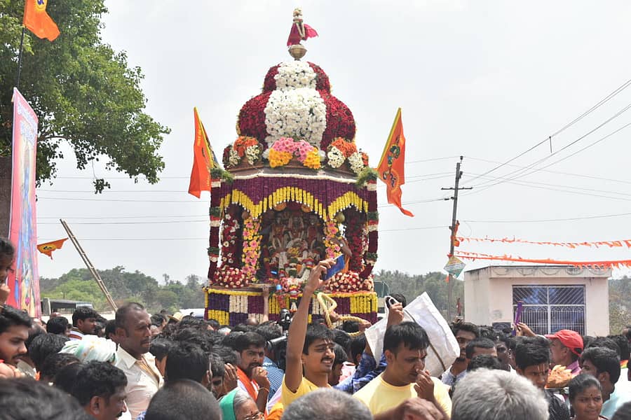 ರಾಮೋಹಳ್ಳಿಯಲ್ಲಿ ಬುಧವಾರ ಶ್ರೀರಾಮಚಂದ್ರಸ್ವಾಮಿ ಬ್ರಹ್ಮರಥೋತ್ಸವ ನಡೆಯಿತು