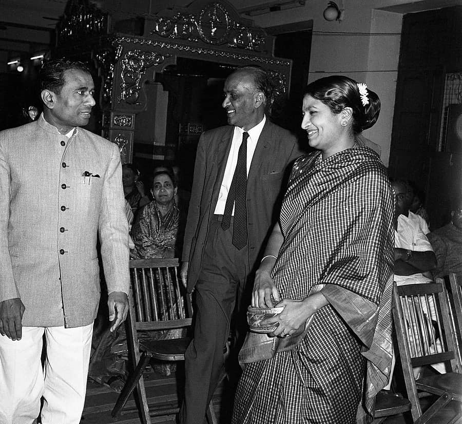 ಬೆಂಗಳೂರಿನಲ್ಲಿ 1968ರಲ್ಲಿ ನಡೆದ ಲೇಖಕಿಯರ ಸಮಾವೇಶದಲ್ಲಿ ಮುಖ್ಯಮಂತ್ರಿ ವಿರೇಂದ್ರ ಪಾಟೀಲ್ ಅವರೊಂದಿಗೆ ಸುಧಾ ವಿ.ರೆಡ್ಡಿ
