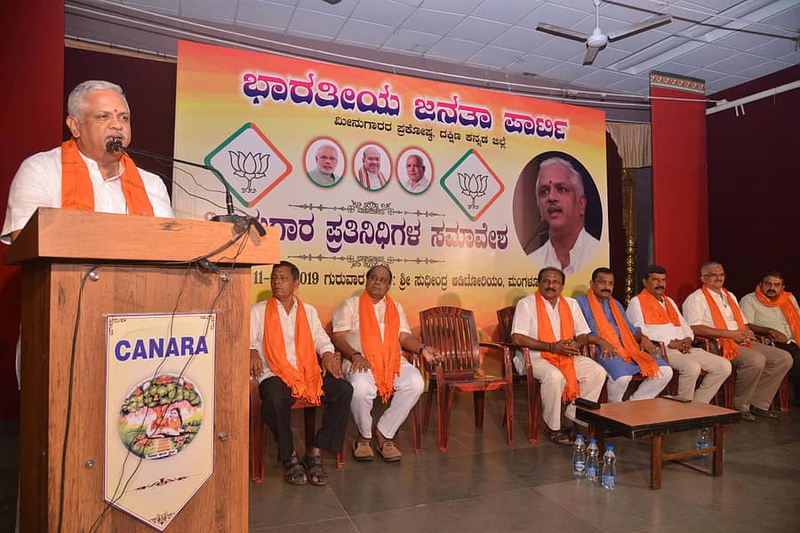 ಮಂಗಳೂರಿನ ಕೆನರಾ ಹೈಸ್ಕೂಲ್‌ನಲ್ಲಿ ಗುರುವಾರ ಮೀನುಗಾರರ ಜತೆಗಿನ ಸಂವಾದ ಕಾರ್ಯಕ್ರಮದಲ್ಲಿ ಬಿಜೆಪಿ ರಾಷ್ಟ್ರೀಯ ಸಂಘಟನಾ ಕಾರ್ಯದರ್ಶಿ ಬಿ.ಎಲ್‌. ಸಂತೋಷ್‌ ಮಾತನಾಡಿದರು.