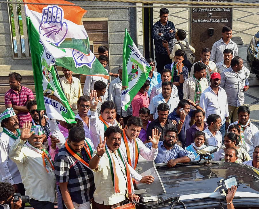 ಬೆಂಗಳೂರು ಕೇಂದ್ರ ಲೋಕಸಭಾ ಕ್ಷೇತ್ರದ ಮೈತ್ರಿ ಅಭ್ಯರ್ಥಿ ರಿಜ್ವಾನ್ ಅರ್ಷದ್ ಅವರು ದೊಡ್ಡ ನೆಕ್ಕುಂದಿಯಲ್ಲಿ ಶನಿವಾರ ಪ್ರಚಾರ ನಡೆಸಿದರು–ಪ್ರಜಾವಾಣಿ ಚಿತ್ರ