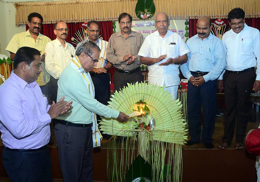 ಮಂಗಳೂರು ವಿಶ್ವವಿದ್ಯಾಲಯ ಸಂಜೆ ಕಾಲೇಜಿನಲ್ಲಿ ತುಳು ಸ್ನಾತಕೋತ್ತರ ಕೋರ್ಸ್ ಉದ್ಘಾಟನೆಯ ಕ್ಷಣ