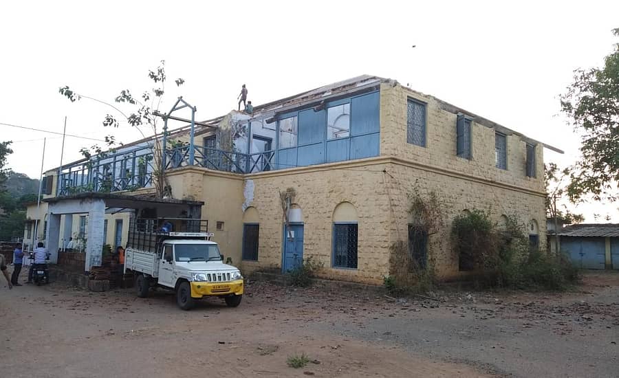 ಕಾರವಾರದ ಹಳೆಯ ಎಸ್ಪಿ ಕಚೇರಿಯ ತೆರವು ಕಾರ್ಯ ಭರದಿಂದ ಸಾಗಿದೆ
