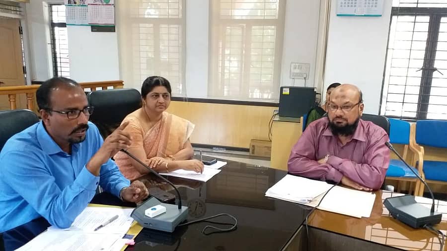 ಶಿವಮೊಗ್ಗ ಜಿಲ್ಲಾಧಿಕಾರಿ ಕಚೇರಿಯಲ್ಲಿ ಗುರುವಾರ ಸಿಇಟಿ ಪರೀಕ್ಷಾ ಸಿದ್ಧತೆ ಪೂರ್ವಭಾವಿ ಸಭೆ ನಡೆಯಿತು