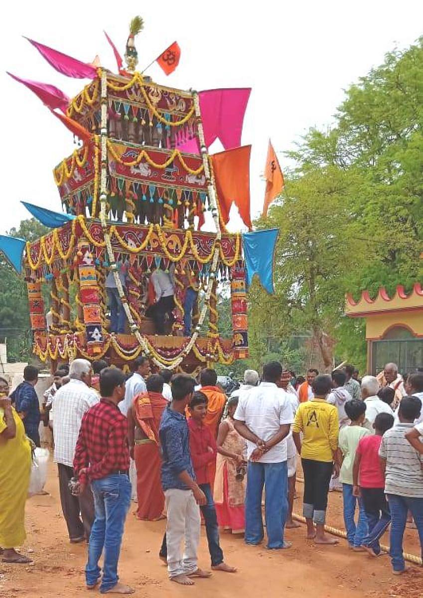 ಗುಬ್ಬಿ ತಾಲ್ಲೂಕಿನ ನಿಟ್ಟೂರು ಹೋಬಳಿ ಪುರಗ್ರಾಮದಲ್ಲಿ ರುದ್ರಪ್ಪಸ್ವಾಮಿಯ ರಥೋತ್ಸವ ನಡೆಯಿತು