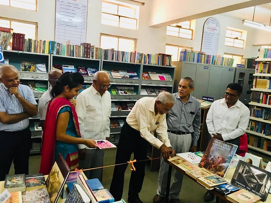 ಬೆಳಗಾವಿಯ ಭರತೇಶ ಶಿಕ್ಷಣ ಸಂಸ್ಥೆಯ ಗ್ಲೋಬಲ್ ಬಿಸಿನೆಸ್ ಸ್ಕೂಲ್ನಲ್ಲಿ ಆಯೋಜಿಸಿದ್ದ ಪುಸ್ತಕ ಪ್ರದರ್ಶನವನ್ನು ಆಡಳಿತ ಮಂಡಳಿ ಸದಸ್ಯ ಪ್ರೇಮಚಂದ ಲೇಂಗಡೆ ಉದ್ಘಾಟಿಸಿದರು