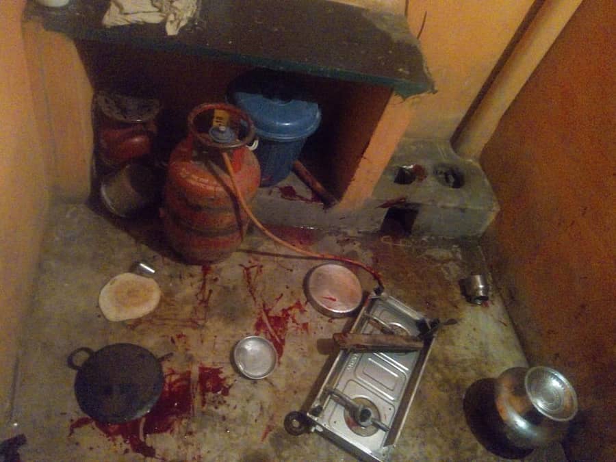 ಹಂದಿ ದಾಳಿಯಿಂದಾಗಿ ಅಡುಗೆ ಮನೆಯಲ್ಲಿ ಚೆಲ್ಲಾಪಿಲ್ಲಿಯಾಗಿರುವ ವಸ್ತುಗಳು