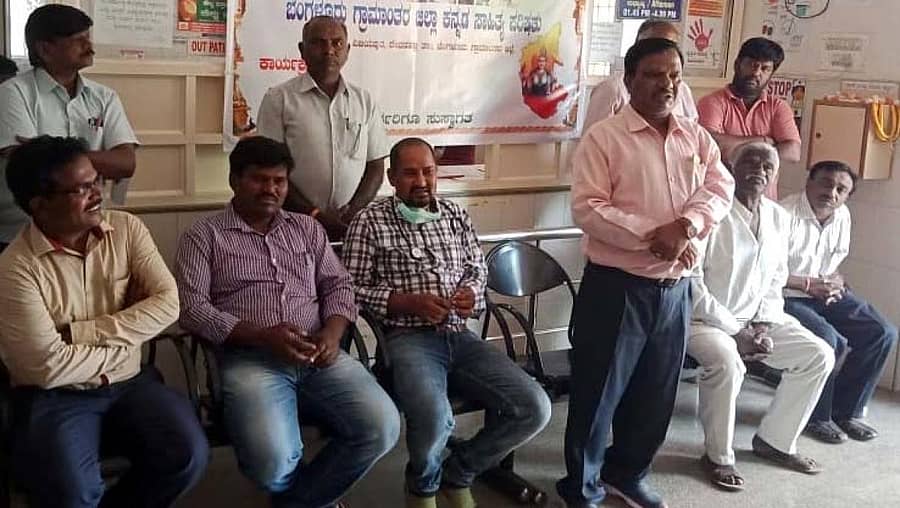 ವಿಜಯಪುರದ ಸಮುದಾಯ ಆರೋಗ್ಯ ಕೇಂದ್ರದ ಆವರಣದಲ್ಲಿ ಕಸಾಪದಿಂದ ಆಯೋಜಿಸಿದ್ದ ವಿಶ್ವ ಆರೋಗ್ಯ ದಿನಾಚರಣೆ ಕಾರ್ಯಕ್ರಮದಲ್ಲಿ ವೈದ್ಯ ಡಾ.ಶ್ಯಾಂಸುಂದರ್ ಮಾತನಾಡಿದರು