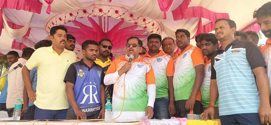 ಕೊರಟಗೆರೆಯಲ್ಲಿ ಭಾನುವಾರ ಏರ್ಪಡಿಸಿದ್ದ ಕ್ರಿಕೆಟ್ ಪಂದ್ಯಾವಳಿಯನ್ನು ಉಪಮುಖ್ಯಮಂತ್ರಿ ಡಾ.ಜಿ.ಪರಮೇಶ್ವರ ಉದ್ಘಾಟಿಸಿ ಮಾತನಾಡಿದರು