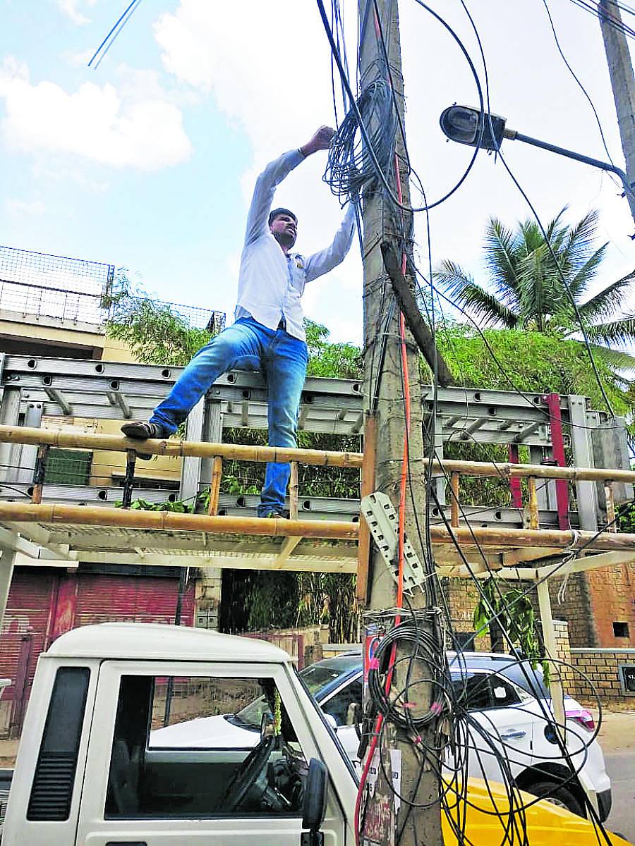 ಬೆಳ್ಳಂದೂರಿನಲ್ಲಿ ಇತ್ತೀಚೆಗೆ ನಡೆದ ಒಎಫ್ಸಿ ತೆರವು ಕಾರ್ಯಾಚರಣೆ
