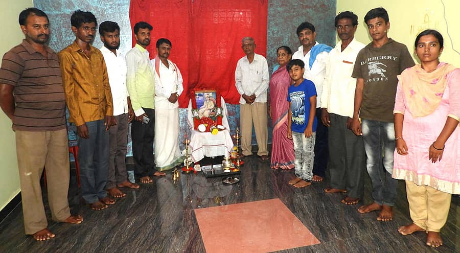 ಬಸವ ಜಯಂತಿ ಕಾರ್ಯಕ್ರಮದಲ್ಲಿ ಮುಖಂಡರು ಪೂಜೆ ಸಲ್ಲಿಸಿದರು