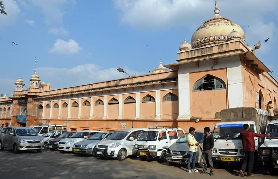 ರಸೆಲ್‌ ಮಾರ್ಕೆಟ್‌ ಸುತ್ತ ಮೊದಲಿನಿಂದ ಇದ್ದ ಸ್ಥಿತಿ