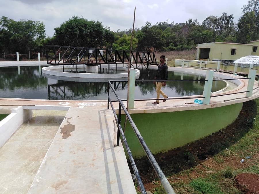 ಮಳವಳ್ಳಿ ತಾಲ್ಲೂಕಿನ ಬಿ.ಜಿ.ಪುರ ಹೋಬಳಿಯ ಕೊಡಗಹಳ್ಳಿ ಸಮೀಪವಿರುವ ನೀರು ಸಂಸ್ಕರಣಾ ಘಟಕದ ತಳದಲ್ಲಿ ಪಾಚಿ ಕಟ್ಟಿಕೊಂಡಿದೆ