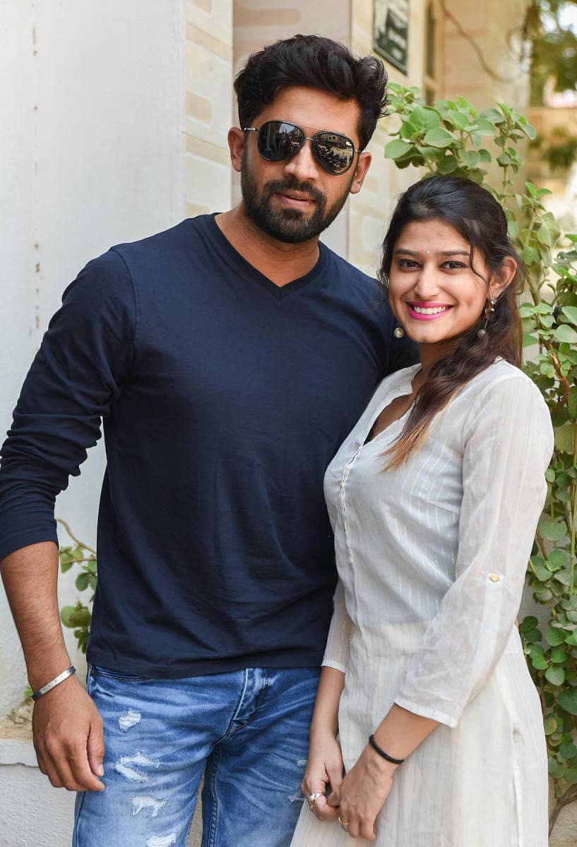 ರತ್ನಮಂಜರಿ ಚಿತ್ರದ ನಾಯಕ–ನಾಯಕಿಯರಾದ ರಾಜ್‌ಚರಣ್‌ ಮತ್ತು ಅಖಿಲಾ ಪ್ರಕಾಶ್‌