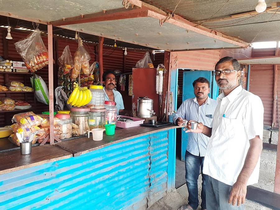ತಿಕೋಟಾ ಪ್ರವಾಸಿ ಮಂದಿರದ ಬಳಿಯ ಬಸು ಹೋಟೆಲ್