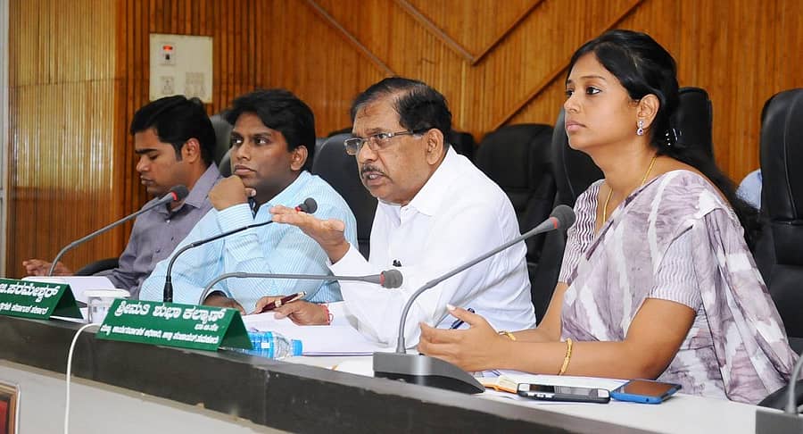 ಸಭೆಯಲ್ಲಿ ಡಾ.ಜಿ.ಪರಮೇಶ್ವರ ಮಾತನಾಡಿದರು. ಶುಭಾ ಕಲ್ಯಾಣ್, ಡಾ.ಕೆ.ರಾಕೇಶ್ಕುಮಾರ್, ಟಿ.ಭೂಬಾಲನ್ ಇದ್ದರು