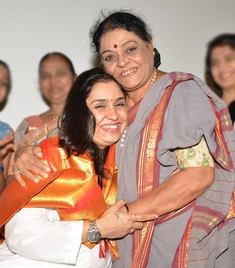 ಪೋಷಕ ನಟಿ ಗಾಯತ್ರಿ ಪ್ರಭಾಕರ್‌ ಮತ್ತು ನಟಿ ಅನು ಪ್ರಭಾಕರ್