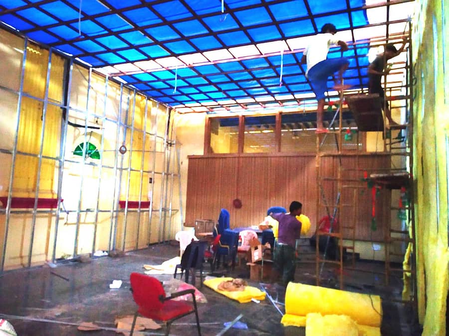 ಪುರಭವನ ಒಳಗಡೆ ನಡೆದಿರುವ ರೂಫ್ ಸೀಲಿಂಗ್ ಕಾಮಗಾರಿ ನೋಟ