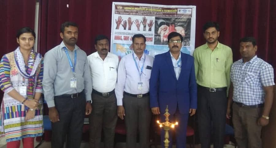 ಎಚ್ಐವಿ ಅರಿವು ಕಾರ್ಯಕ್ರಮದಲ್ಲಿ ಡಾ.ಟಿ.ಹೇಮಾದ್ರಿನಾಯ್ಡು, ರಂಗಸ್ವಾಮಿ, ಡಾ.ಸಿ.ಪಿ.ಚಂದ್ರಪ್ಪ, ಕೆ.ಶಶಿಕುಮಾರ್, ಪ್ರೊ.ಬಿ.ಎನ್.ಪ್ರತಾಪ್ ಭಾಗವಹಿಸಿದ್ದರು