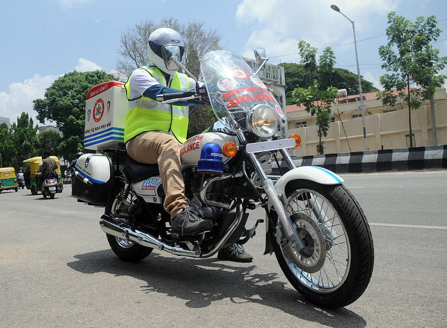 ನಗರದಲ್ಲಿ ಸಂಚಾರ ನಡೆಸುತ್ತಿರುವ ಬೈಕ್ ಆಂಬುಲೆನ್ಸ್–ಪ್ರಜಾವಾಣಿ ಚಿತ್ರ