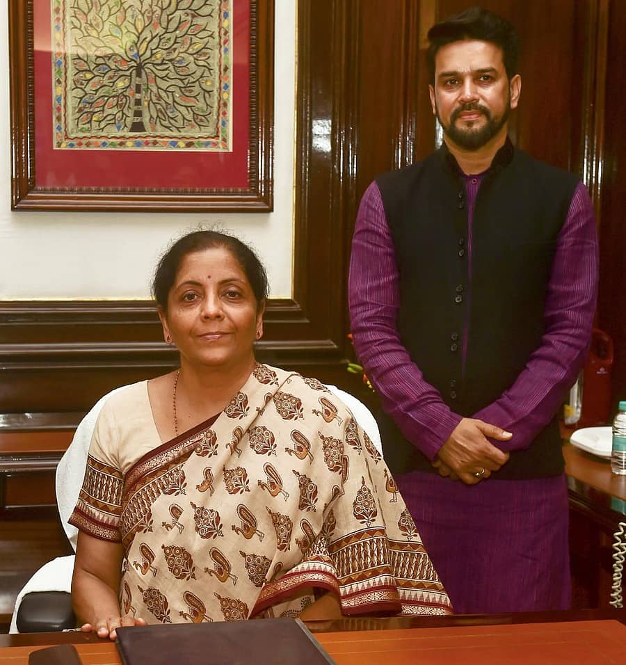 ನಿರ್ಮಲಾ ಸೀತಾರಾಮನ್‌ ಅವರು ಶುಕ್ರವಾರ ಕೇಂದ್ರ ಹಣಕಾಸು ಮತ್ತು ಕಾರ್ಪೊರೇಟ್‌ ವ್ಯವಹಾರಗಳ ಖಾತೆಯ ಸಚಿವೆಯಾಗಿ ಅಧಿಕಾರ ಸ್ವೀಕರಿಸಿದರು. ಹಣಕಾಸು ಖಾತೆಯ ರಾಜ್ಯಸಚಿವ ಅನುರಾಗ್‌ ಸಿಂಗ್‌ ಠಾಕುರ್‌ ಇದ್ದಾರೆ