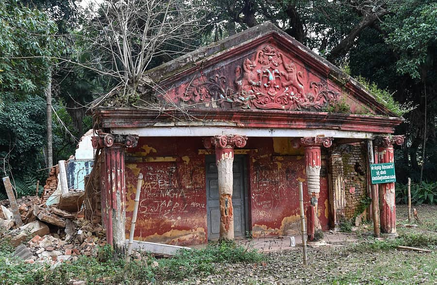 ಐತಿಹಾಸಿಕ ಕೃಂಬಿಗಲ್ ಭವನ (ಎಡ ಚಿತ್ರ) ಕೆ.ನಂಜಪ್ಪ ಸ್ಮಾರಕ ವಸ್ತು ಸಂಗ್ರಹಾಲಯ ಕಟ್ಟಡ