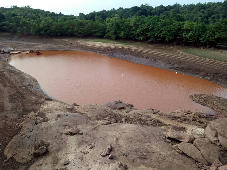 ಹಿರಿಯಡ್ಕ ಸಮೀಪದ ಪುತ್ತಿಗೆ ಮಠದ ಬಳಿ ಇರುವ ಹಳ್ಳದಲ್ಲಿರುವ ನೀರಿನ ಪ್ರಮಾಣ