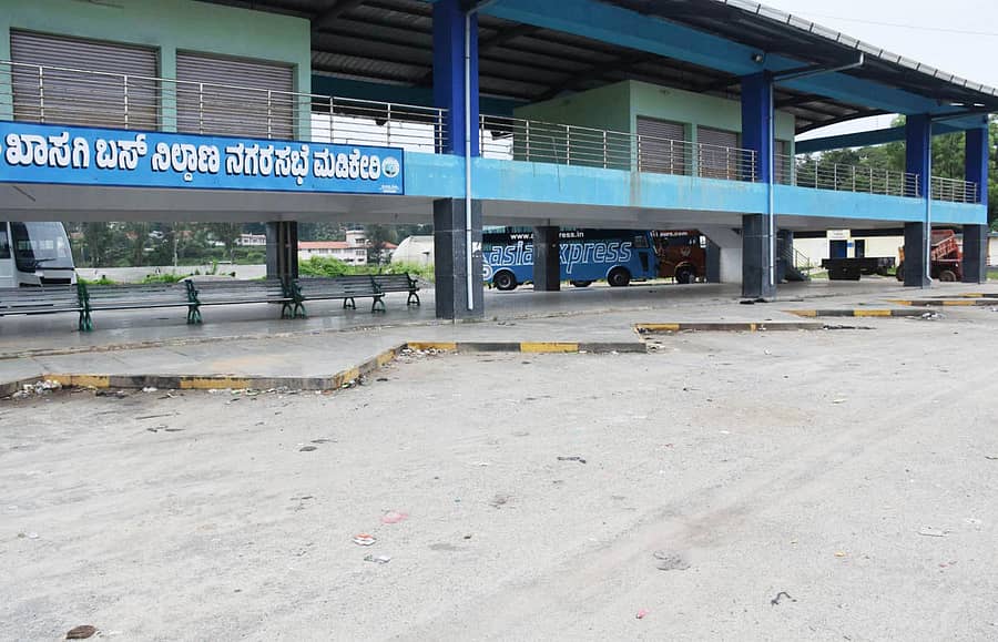 ಮಡಿಕೇರಿ ರೇಸ್ ಕೋರ್ಸ್ ರಸ್ತೆಯಲ್ಲಿ ನಿರ್ಮಿಸಿರುವ ಖಾಸಗಿ ಬಸ್ ನಿಲ್ದಾಣ