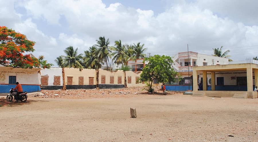 ಶಿಥಿಲಗೊಂಡಿದ್ದ ಶಾಲೆಯ ನಾಲ್ಕು ಕೊಠಡಿಗಳನ್ನು ನೆಲಸಮ ಮಾಡಲಾಗಿದೆ