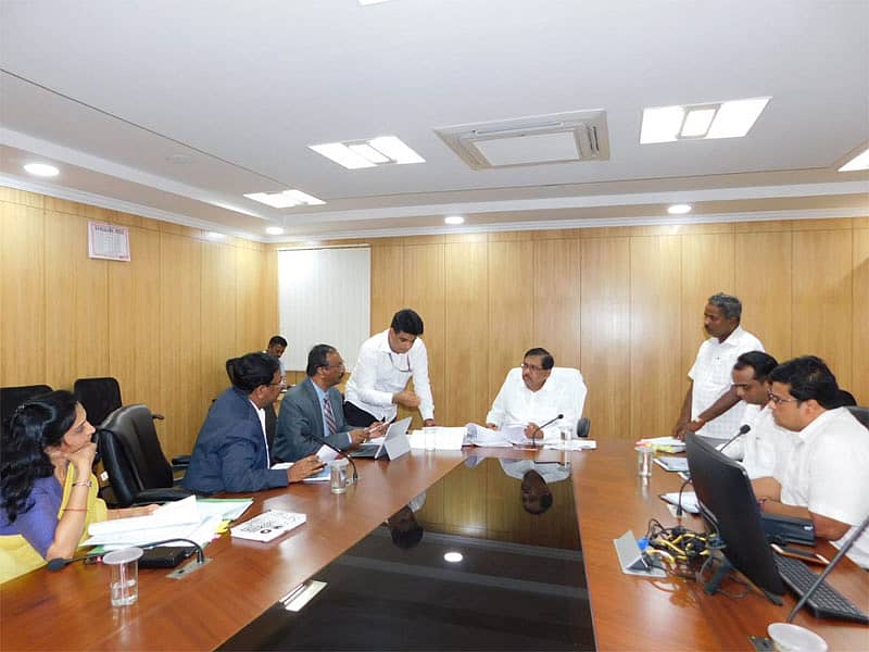 ಉಪ ಮುಖ್ಯಮಂತ್ರಿ ಜಿ.ಪರಮೇಶ್ವರ ಅವರು ಅಧಿಕಾರಿಗಳೊಂದಿಗೆ ಚರ್ಚೆ ನಡೆಸಿದರು. 