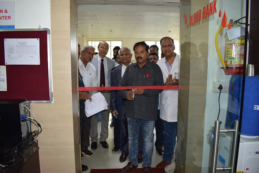 ಬೆಳಗಾವಿಯ ಕೆಎಲ್ಇ ಚಾರಿಟಬಲ್ ಆಸ್ಪತ್ರೆಯ ರಕ್ತಭಂಡಾರವನ್ನು ಶಾಸಕ ಅಭಯ ಪಾಟೀಲ ಸೋಮವಾರ ಉದ್ಘಾಟಿಸಿದರು
