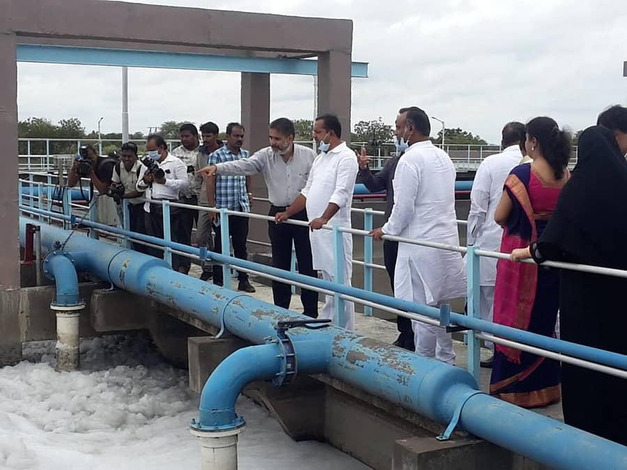 ಕಲಬುರ್ಗಿ ಸಮೀಪದ ಕಪನೂರು ಗ್ರಾಮದ ಒಳಚರಂಡಿ ಸಂಸ್ಕರಣಾ ಘಟಕಕ್ಕೆ ನಗರಾಭಿವೃದ್ಧಿ ಸಚಿವ ಯು.ಟಿ.ಖಾದರ್‌, ಜಿಲ್ಲಾ ಉಸ್ತುವಾರಿ ಸಚಿವ ಪ್ರಿಯಾಂಕ್‌ ಖರ್ಗೆ ಭೇಟಿ ನೀಡಿ ಪರಿಶೀಲಿಸಿದರು