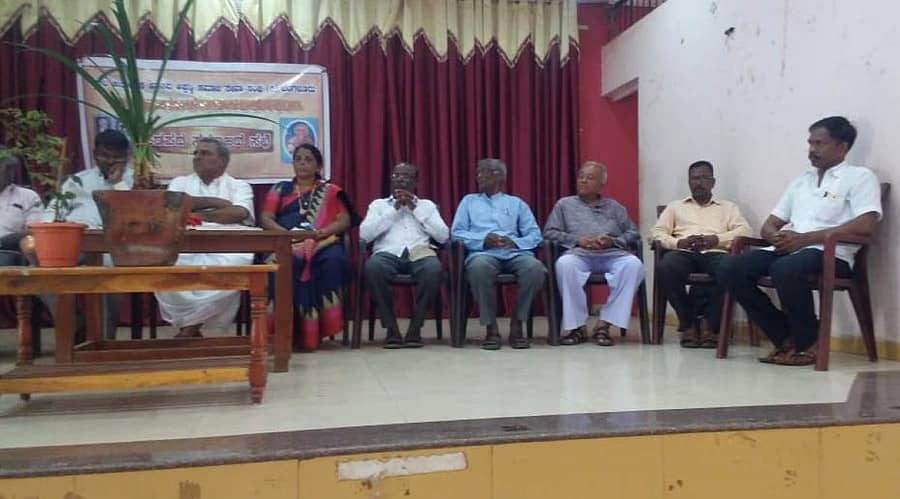 ಬಾಗಲಕೋಟೆಯಲ್ಲಿ ಮಂಗಳವಾರ ಹಡಪದ ಸಮಾಜದ ರಾಜ್ಯ ಕಾರ್ಯಕಾರಿಣಿ ಸಭೆ ನಡೆಯಿತು